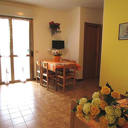 Adua Apartment Бибионе Екстериор снимка