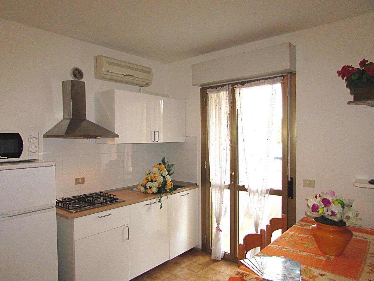 Adua Apartment Бибионе Екстериор снимка