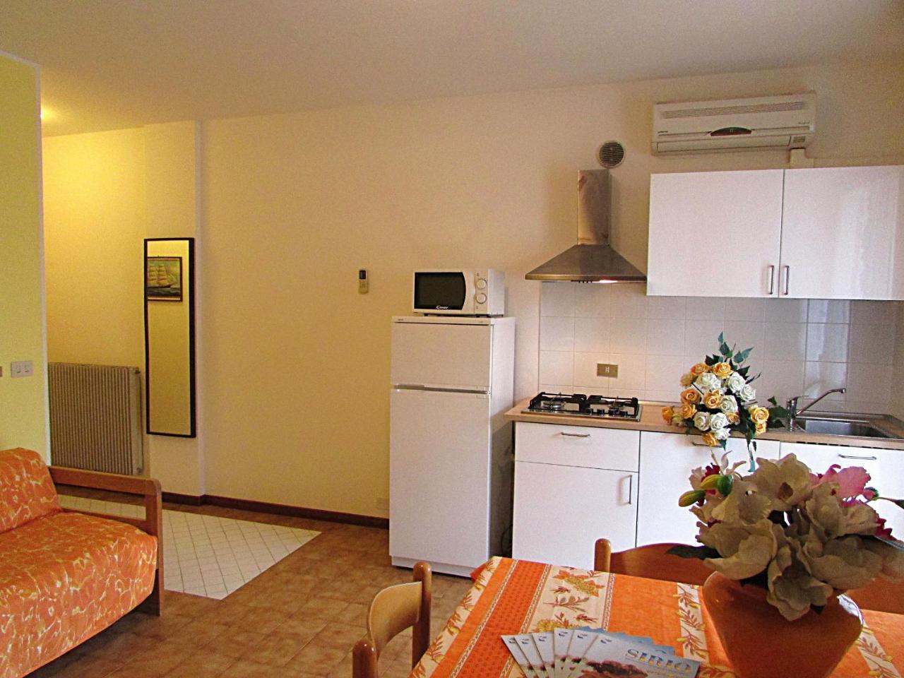 Adua Apartment Бибионе Екстериор снимка